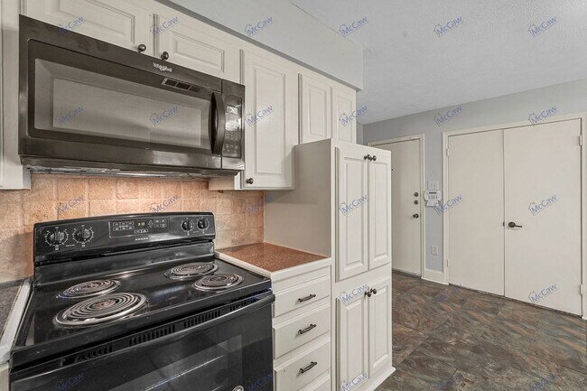 Building Photo - 1709 Ce Ora Dr