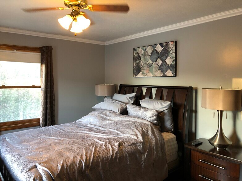 Building Photo - 8 Raymond St