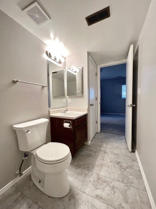 Building Photo - 3 Bedroom 1.5 Bath Home in Briargate with ...