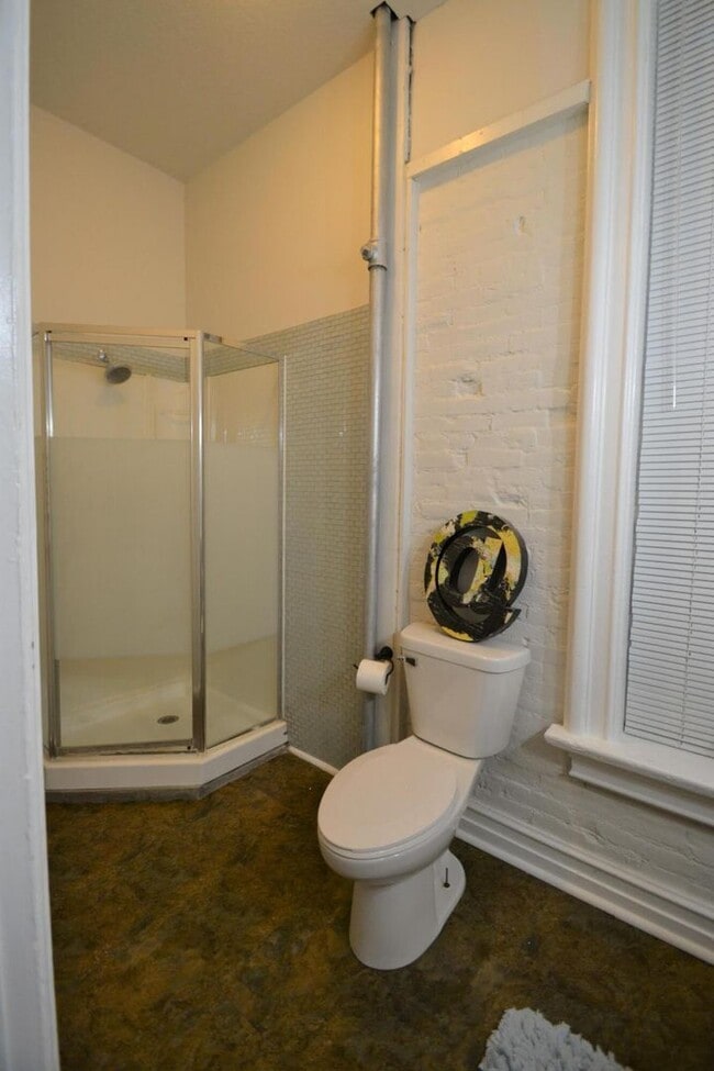 Building Photo - Beautiful Apartment Near Downtown Delaware
