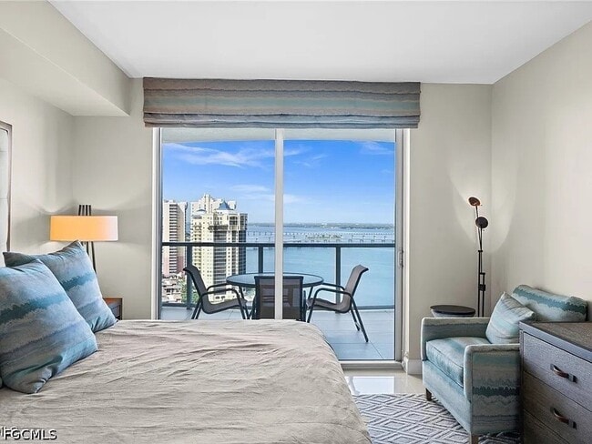 Building Photo - 3000 Oasis Grand Blvd