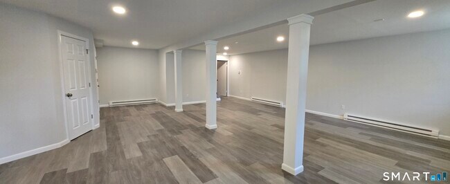 Building Photo - 63 Plumtree Ln