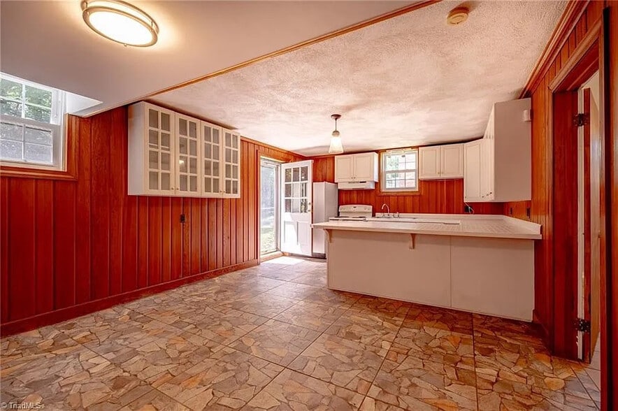 Building Photo - Room in House on Kinnamon Rd