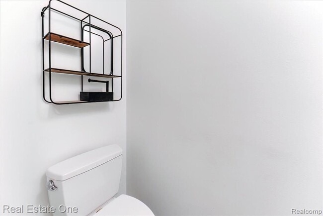 Building Photo - 1631 S Hill Blvd