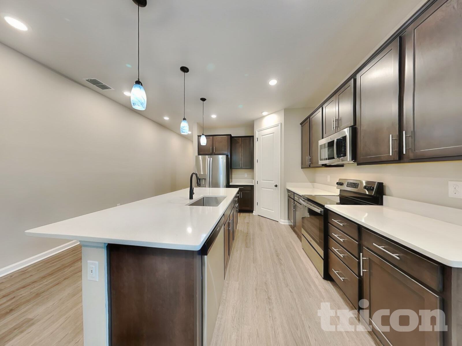 Building Photo - 5725 Arlington River Dr.