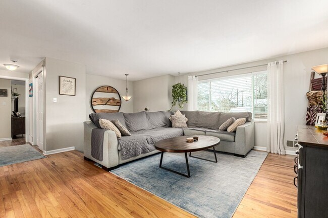 Building Photo - 11487 Larson Ln