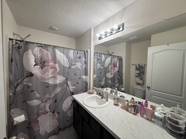 Building Photo - Spacious Townhome in Oakleaf Plantation