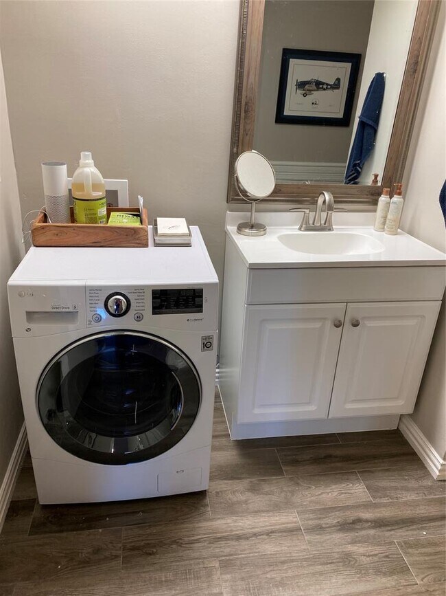 Building Photo - 1122 Colorado St