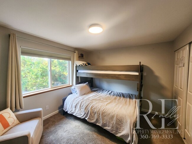 Building Photo - Elegant Silverdale Home with Private Backyard Oasis