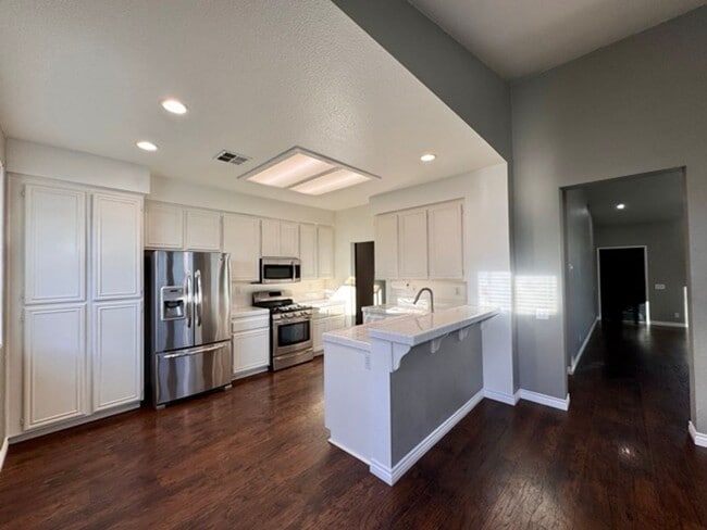Building Photo - Bright and Open 3 Bedroom Home in Murrieta...