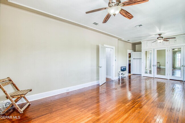 Building Photo - 1701 Elm St