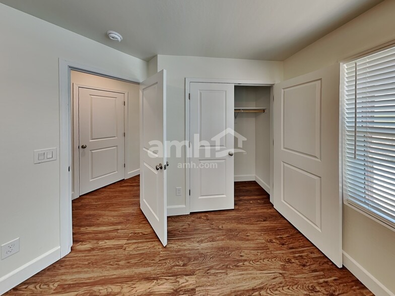 Building Photo - 614 W Hackamore Ave