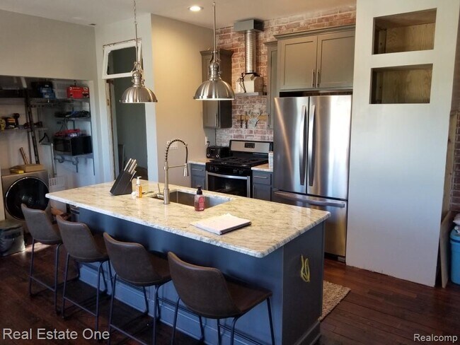 Building Photo - 422 Mill St