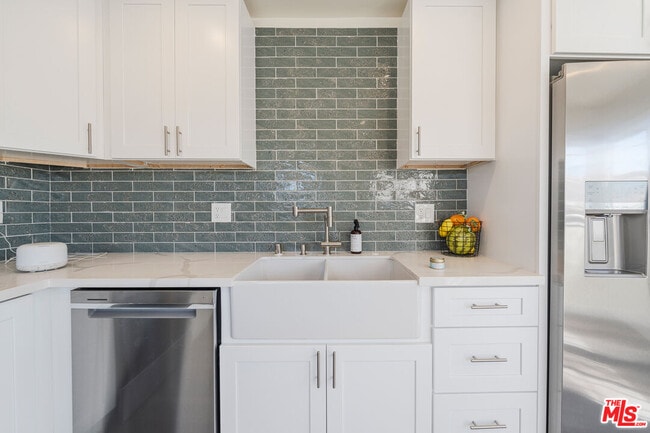 Building Photo - 1628 W 80th St