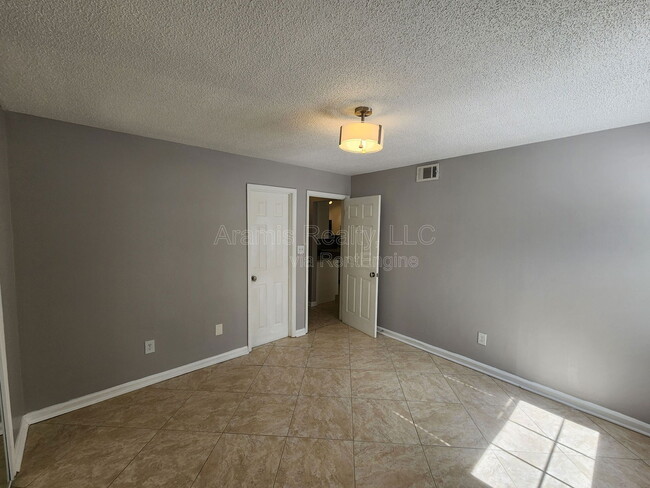 Building Photo - 311 Hawkstone Way