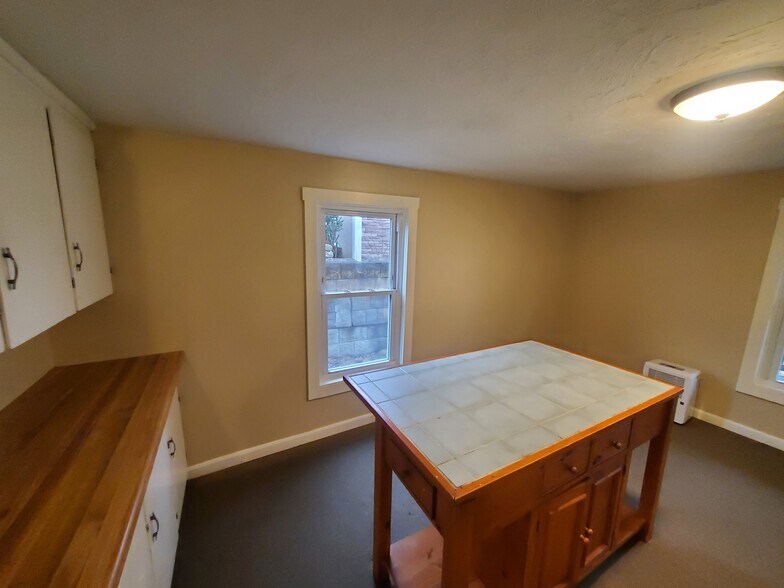 Building Photo - 215 Madison St