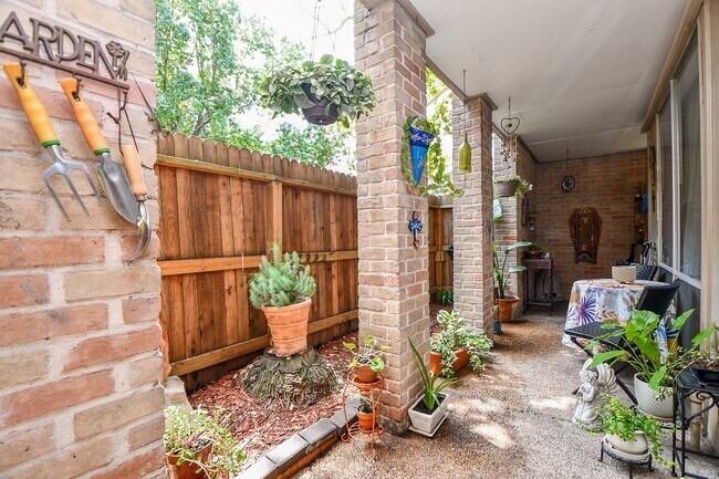Building Photo - 4635 Wild Indigo St