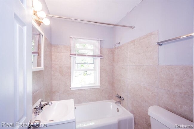 Building Photo - 22675 Santa Maria St