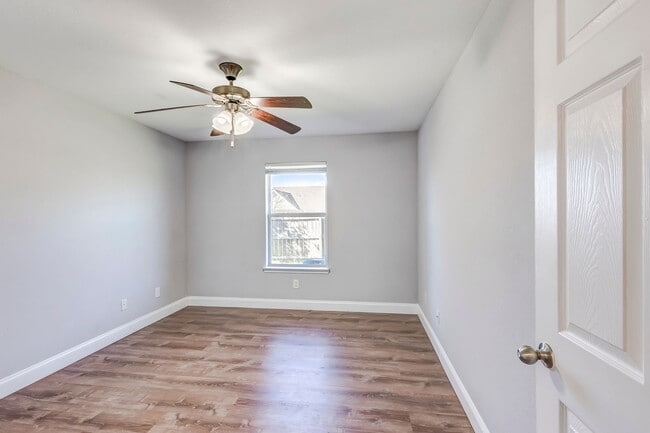 Building Photo - 2930 Saulsbury Dr