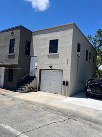 Building Photo - 821 N Tamarind Ave