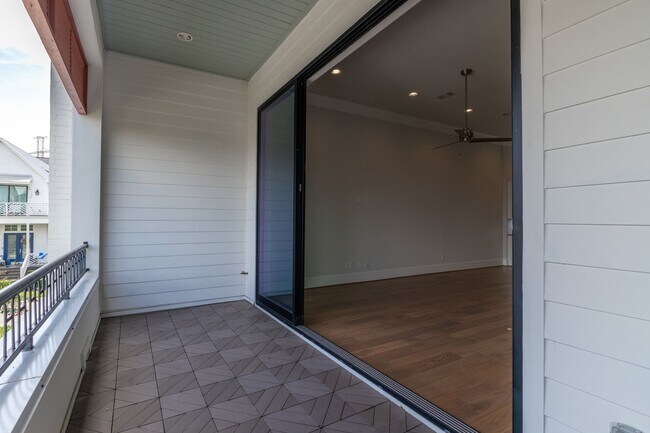 Building Photo - 8711 Oak Kolbe Ln