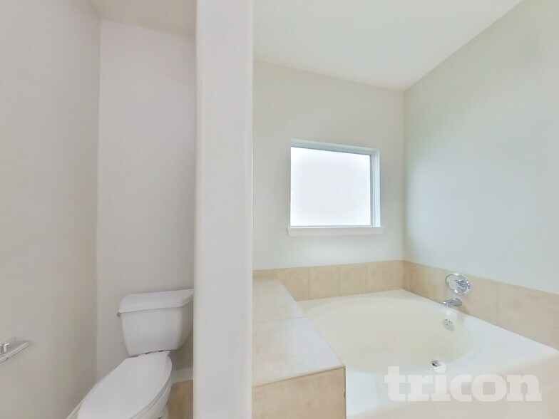 Building Photo - 21214 Peachvine Ln