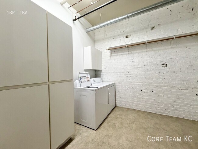 Building Photo - 204 Walnut St