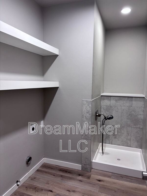 Building Photo - 3035 SE 34th St