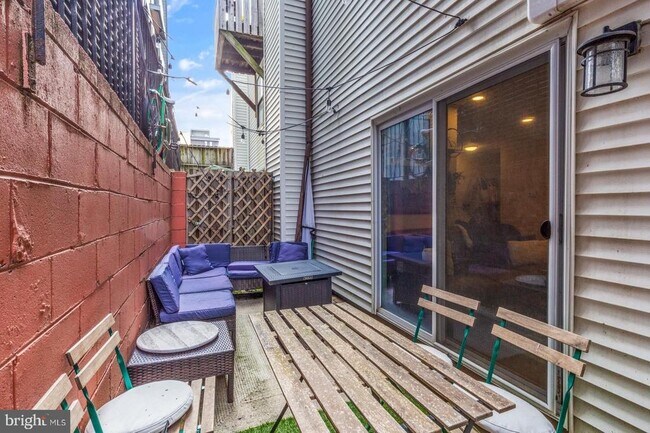 Building Photo - 306 W Wildey St