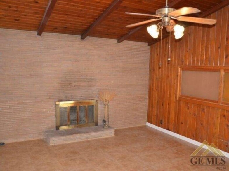 Building Photo - 6305 Almond Dr