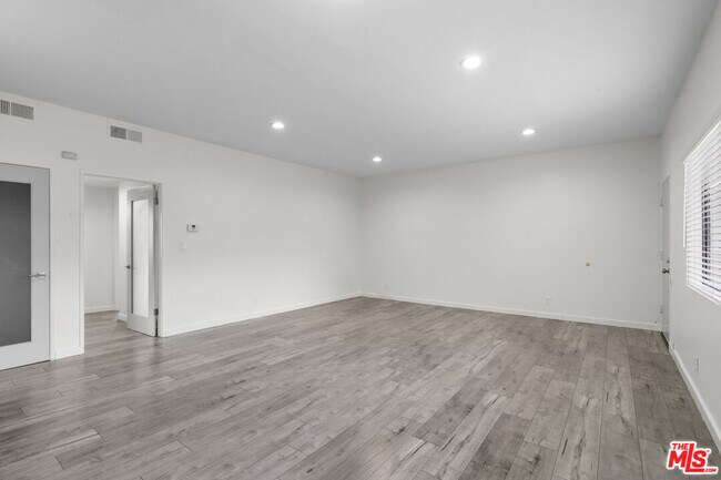 Building Photo - 424 Westmoreland Ave