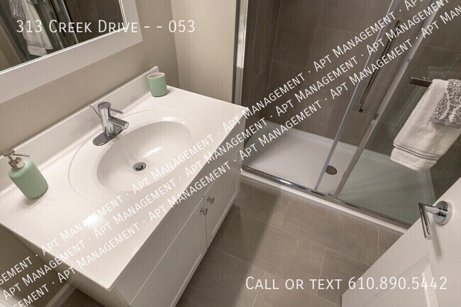 Building Photo - 313 Creek Dr