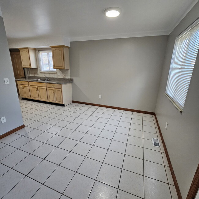 Building Photo - 3 Bedroom Ranch, Eat-In Kitchen, All Appliances, Big Basement with Extra Storage, 2 Car Garage.