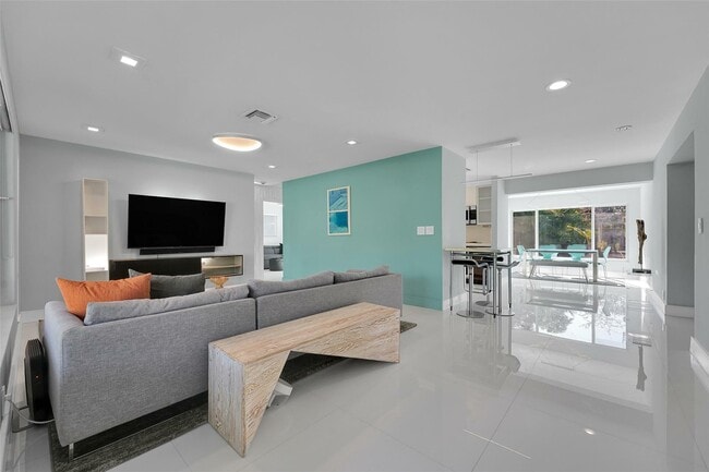 Building Photo - 640 NW 30th St