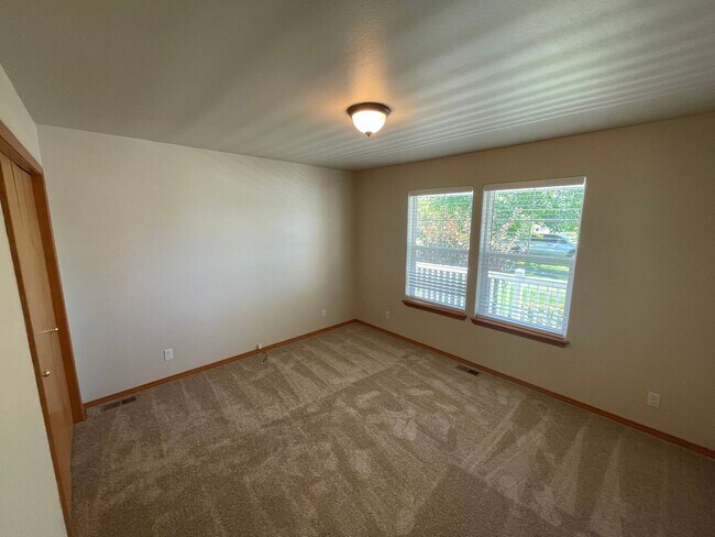Building Photo - Beautiful 3 bed/2 bath rancher style home in Post Falls Idaho! Apply today!