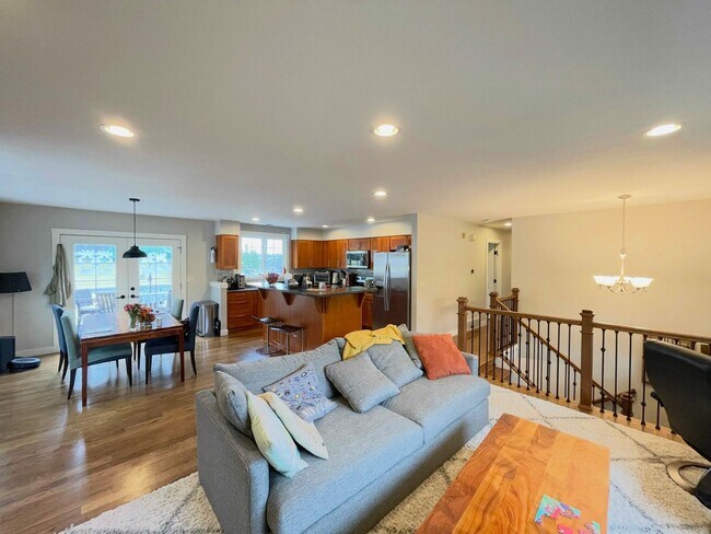 Building Photo - Spacious Corner-Lot Home 4 bed 3 bath – Green Lake, Seattle, WA