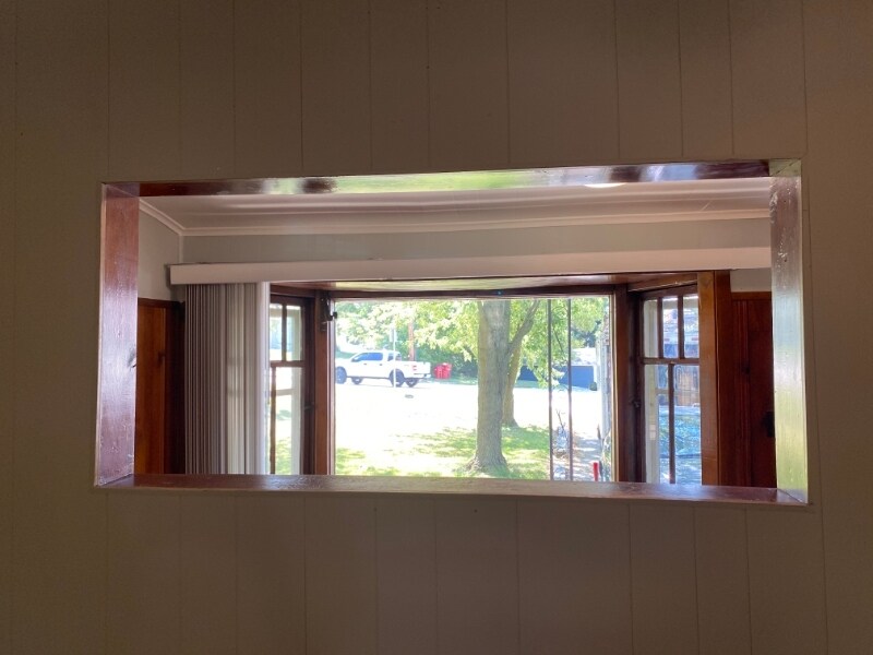 Building Photo - 8036 Lake Shore Dr