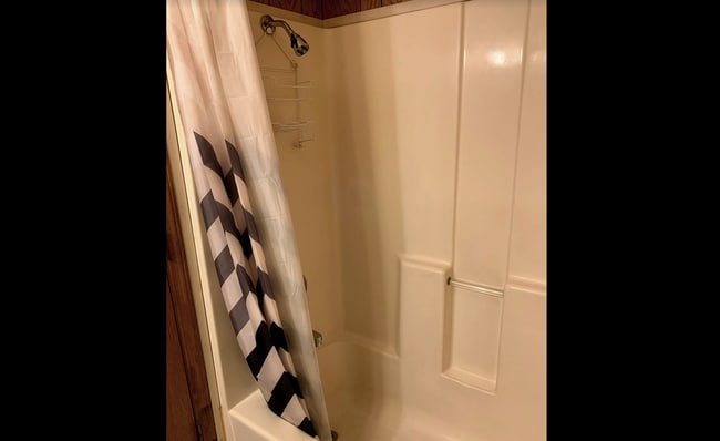 Building Photo - Well maintained 1 bedroom apartment 30 minutes from Asheville in downtown Marion, NC