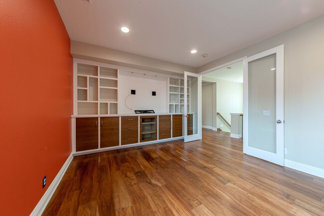 Building Photo - 935 Heron Cir