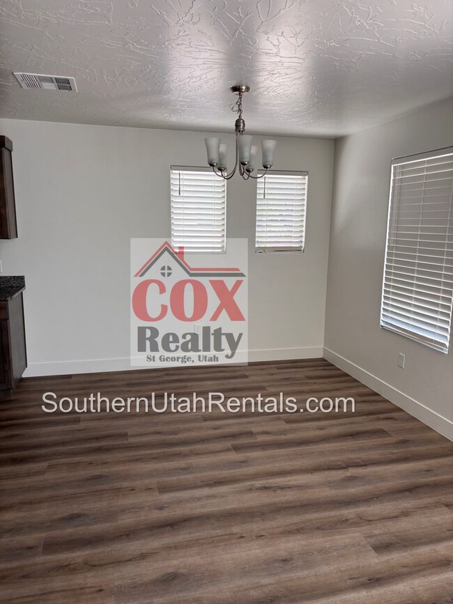 Building Photo - 4 bed / 2.5 bath / 2 car Desert Canyons house