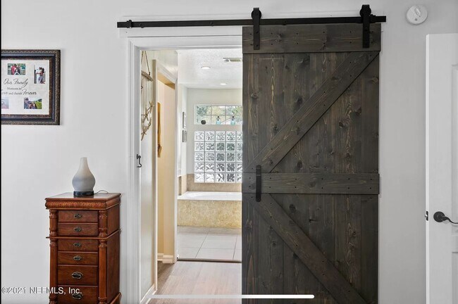 Building Photo - Beautiful 3/2 in Desirable John's Creek