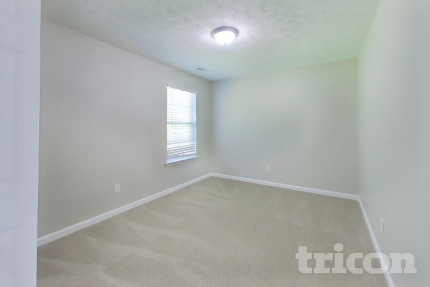 Building Photo - 113 Summit View Dr