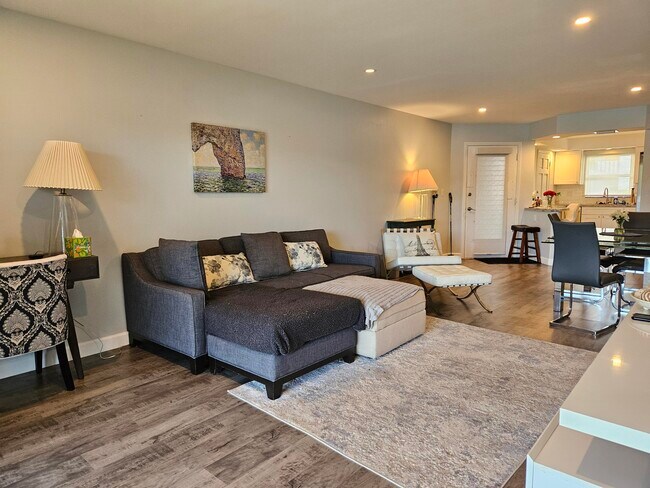 Building Photo - 5530 N Ocean Blvd