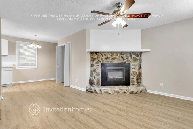 Building Photo - 353 Simca St SE