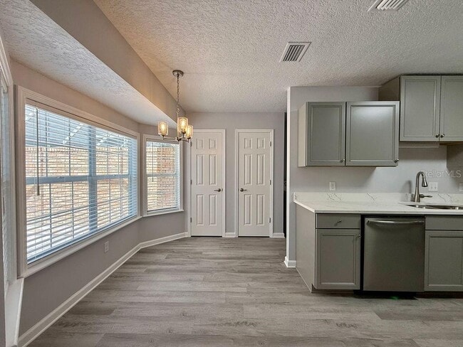 Building Photo - 2410 S Glen Eagles Dr
