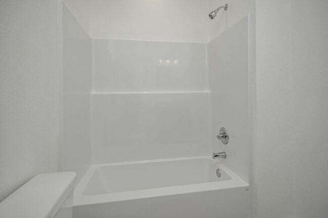 Building Photo - 1606 W 5th St