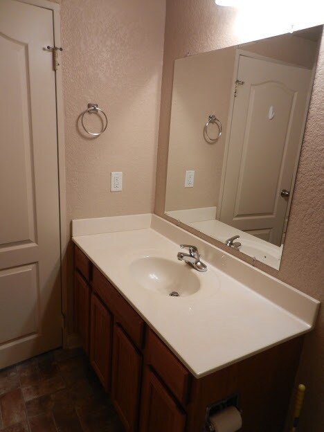 Building Photo - 500 Grandview Ct