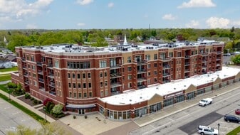 Building Photo - 225 Main St