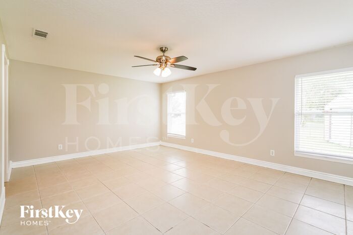 Building Photo - 2090 Raymond Dr