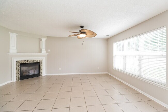 Building Photo - 15239 Pangborn Pl